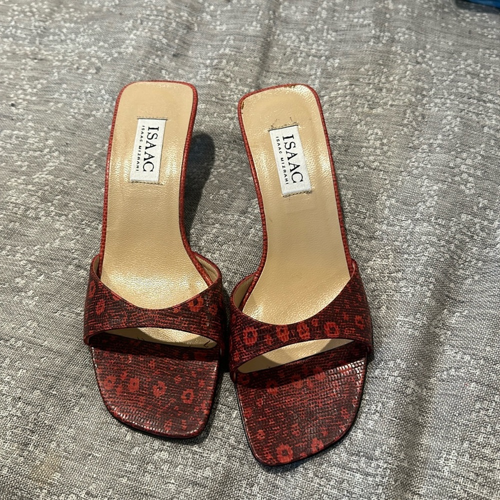 Isaac Mizrahi leather heels